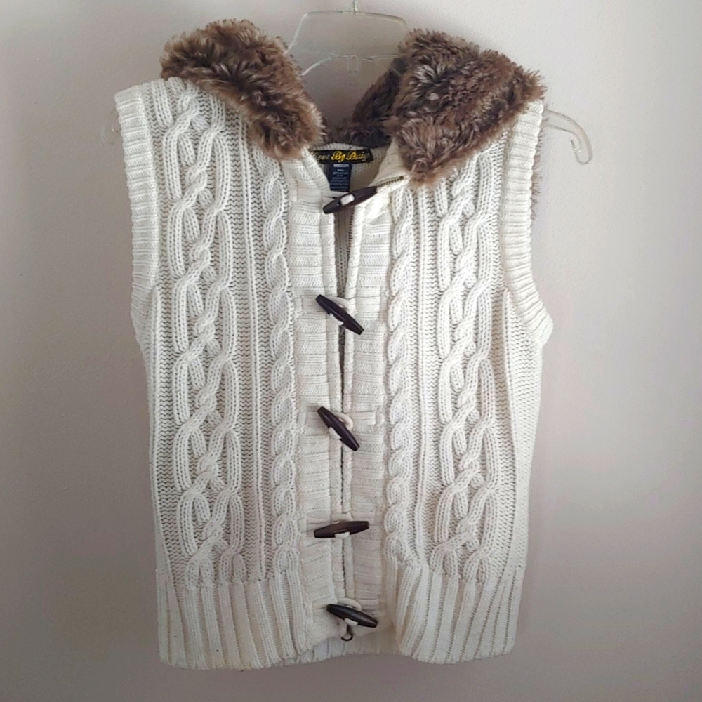 Sweater vest with hood